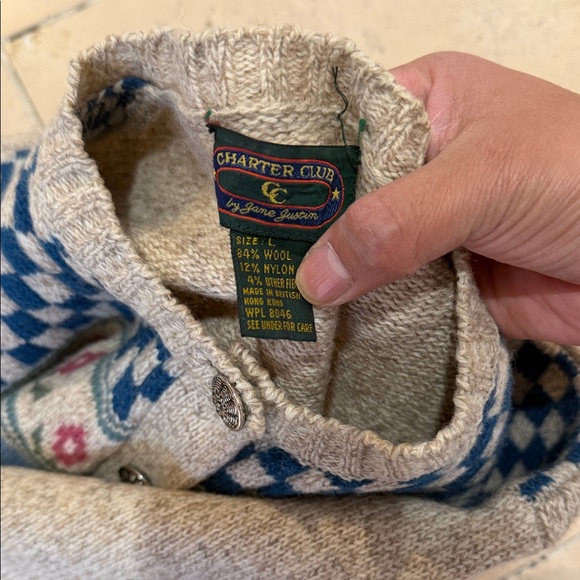 90’s Vintage Charter Club Wool Beige and Blue Sheep Cardigan - Picture 3 of 4